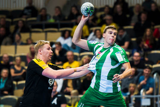 Sävehofs Viktor Rhodin drar Hammarbys Anders Wik-Rydberg i