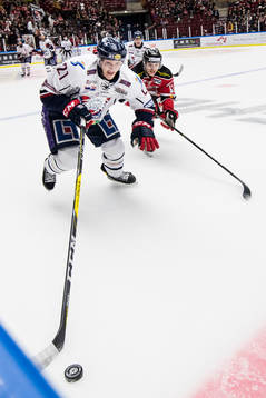Linköpings Emil Sylvegård och Malmö Redhawks Nicklas