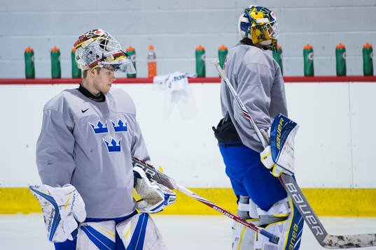 Målvakterna Filip Gustavsson och Felix Sandström på