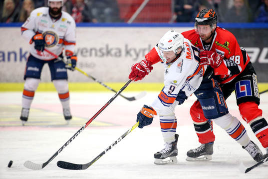 Växjös Josh Hennessyoch Örebros Viktor Ekbom