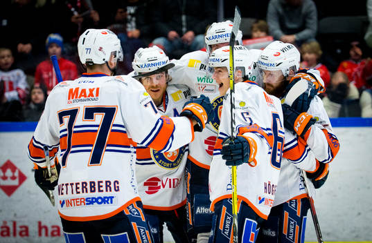 Växjös Liam Reddox gör 2-3 och jublar med Pontus
