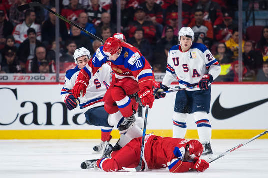 s Luke Kunin utmanas av Rysslands Alexander Polunin och