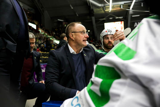 Rögles tränare Anders Eldebrink blir vansinnig