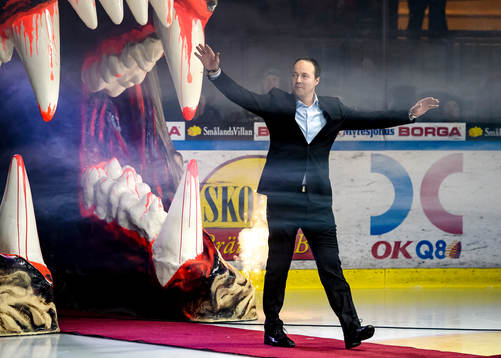 Roger Åkerström hyllas med en tröjceremoni