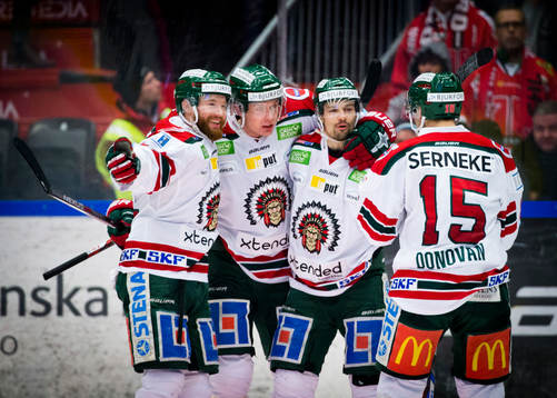 Frölundas John Nyberg gör 1-2 och jublar med Robin Figren