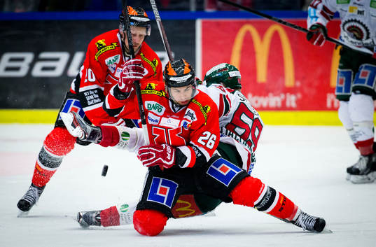 Örebros Greg Squires och Frölundas Simon Hjalmarsson