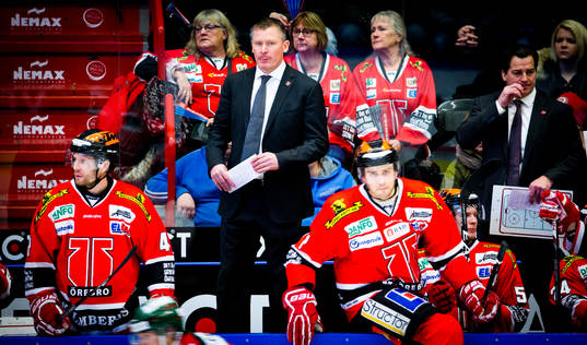 Örebros tränare Niklas Sundblad och assiterande tränare