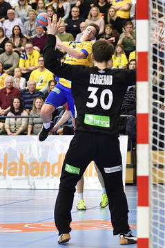 Sveriges Jerry Tollbring och Norges målvakt Torbjörn