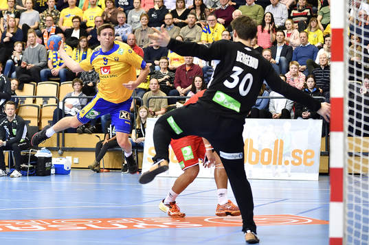 Sveriges Jerry Tollbring och Norges målvakt Torbjörn