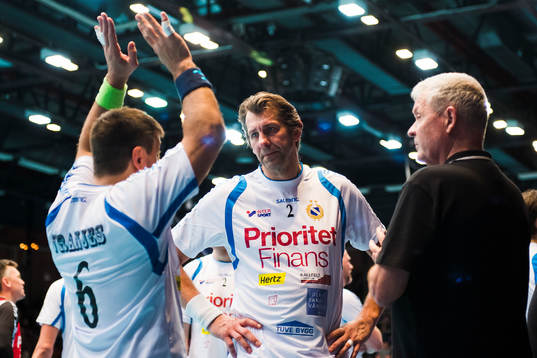 Redbergslid Allstars Ljubomir Vranjes diskuterar med Magnus