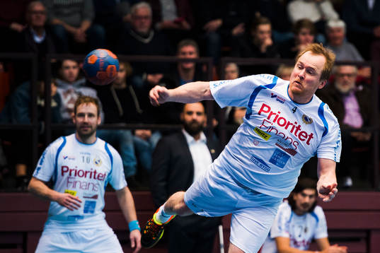 Redbergslid Allstars Anders Edshage skjuter