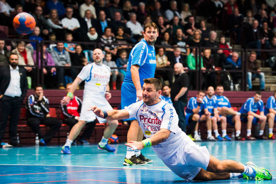 Redbergslid Allstars Ljubomir Vranjes skjuter