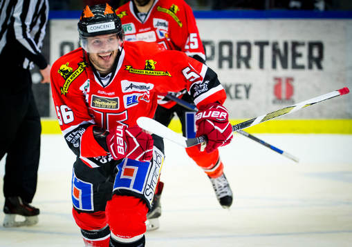 Örebros Johan Wiklander jublar