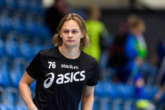 Linköpings Petter Alm före innebandymatchen i SSL mellan