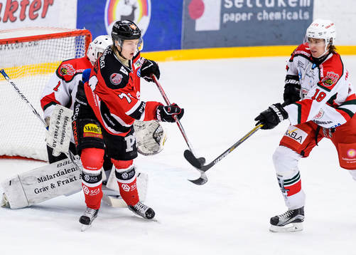 Piteås Petter Mäkitalo styr in 1-0 målet