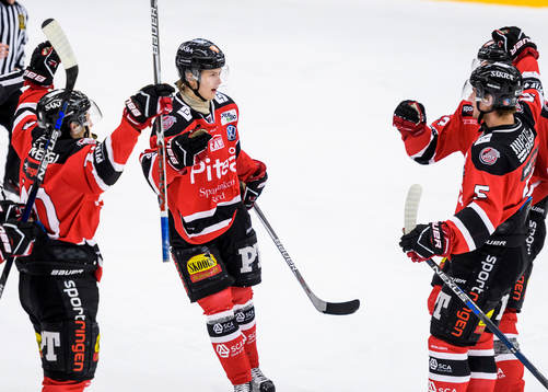 Piteås Petter Mäkitalo (m) jublar