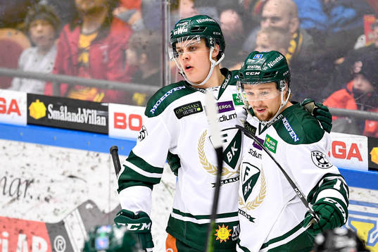 Färjestads Joel Eriksson Ek och Rasmus Asplund jublar
