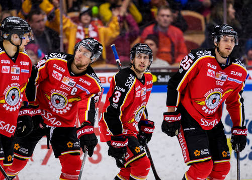 Luleås Daine Todd (m) jublar