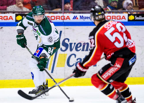 Färjestads Tomas Skogs med pucken