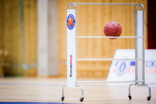 Boll i ställ intö basketmatchen i basketettan mellan