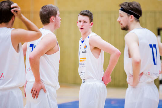 Helsingborgs Erik Persson (m) med lagkamrater