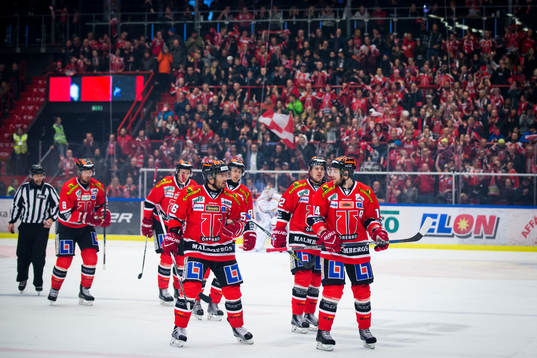Örebros Johan Wiklander jublar