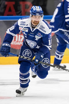 Leksands Mattias Ritola vid uppvärmning innan