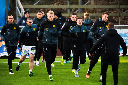 GAIS spelare värmer upp