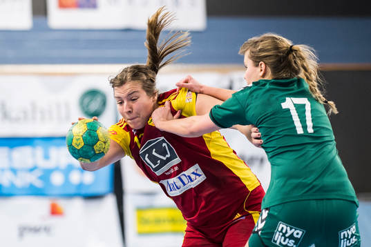 Helsingborgs Martina Persson och Tyresös Olivia Svalstedt