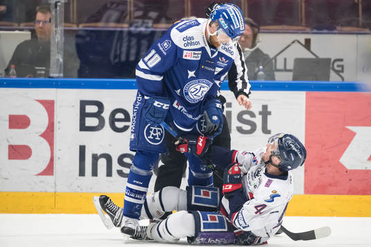 Leksands Mattias Ritola och Linköpings Ken André Olimb i