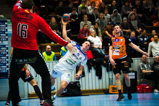 Kristianstads Viktor Hallén ser Aranäs Philip Jonsson