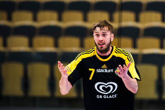 Sävehofs Jonas Larholm gestikulerar