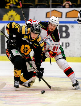 Skellefteås Linus Lindström och Malmö Redhawks Ilari