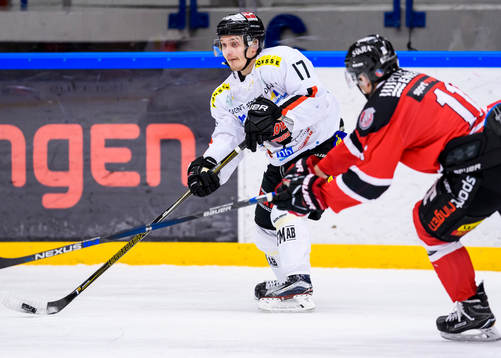 Asplövens Jesper Ylivainio med pucken