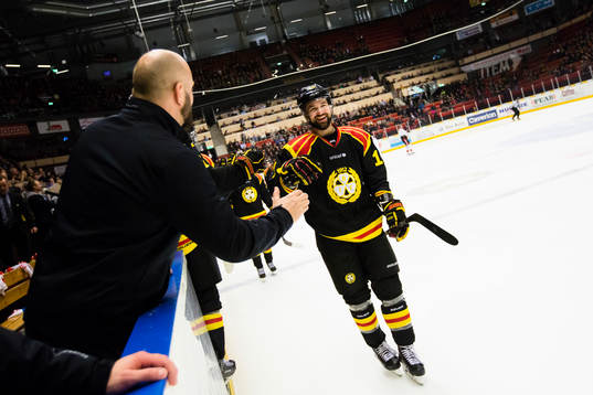 Brynäs Johan Alcén ser glad ut
