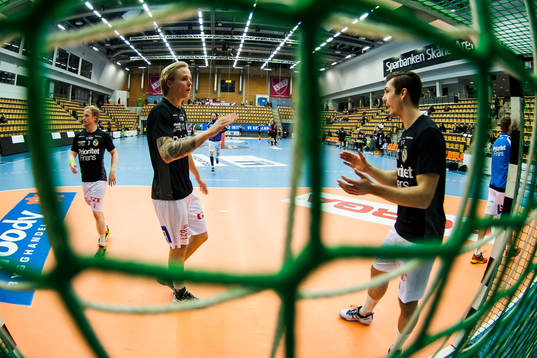 Redbergslids spelare värmer upp