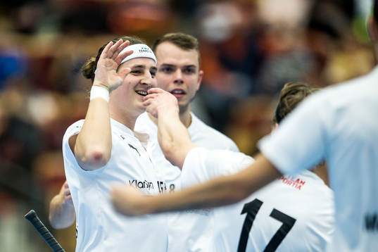 Höllvikens Daniel Persson jublar