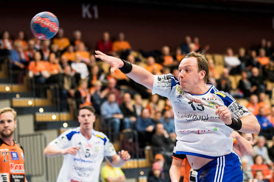 Ystads Carl Löfström skjuter