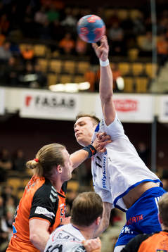Ystads Lukas Sandell skjuter