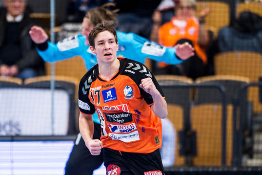 Kristianstads Jerry Tollbring jublar medan Ystads målvakt