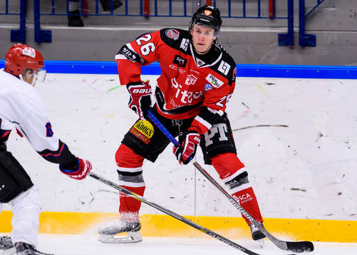 Piteås Emil Wrenman med pucken