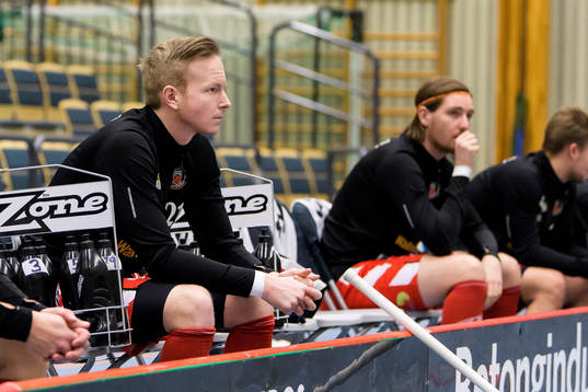 Pixbos Patrik Malmström före innebandymatchen i SSL