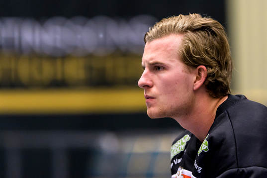 Warbergs målvakt Tobias Jernsand före innebandymatchen i