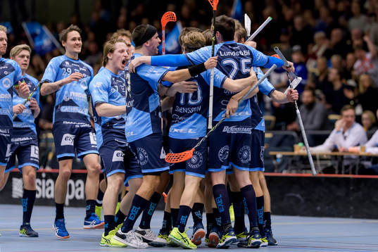 Warbergs Robin Westergren gör 3-3 och hela laget jublar