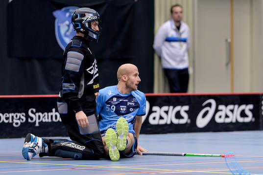 Pixbos målvakt Jon Hedlund och Warbergs Daniel Karlander