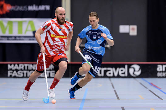 Pixbos Martin Östholm och Warbergs Victor Ferraresi