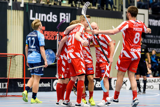Pixbos spelare jublar