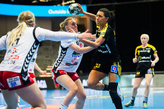 Sävehofs Jamina Roberts  mot försvarande Skövdes Malin