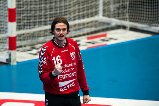 Guifs målvakt Adam Krantz jublar