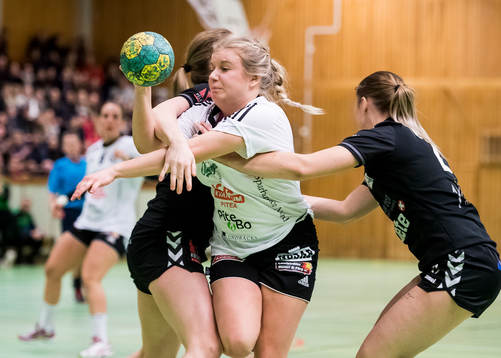 Strömnäs Ines Hodzic försöker gå igenom Lillpite